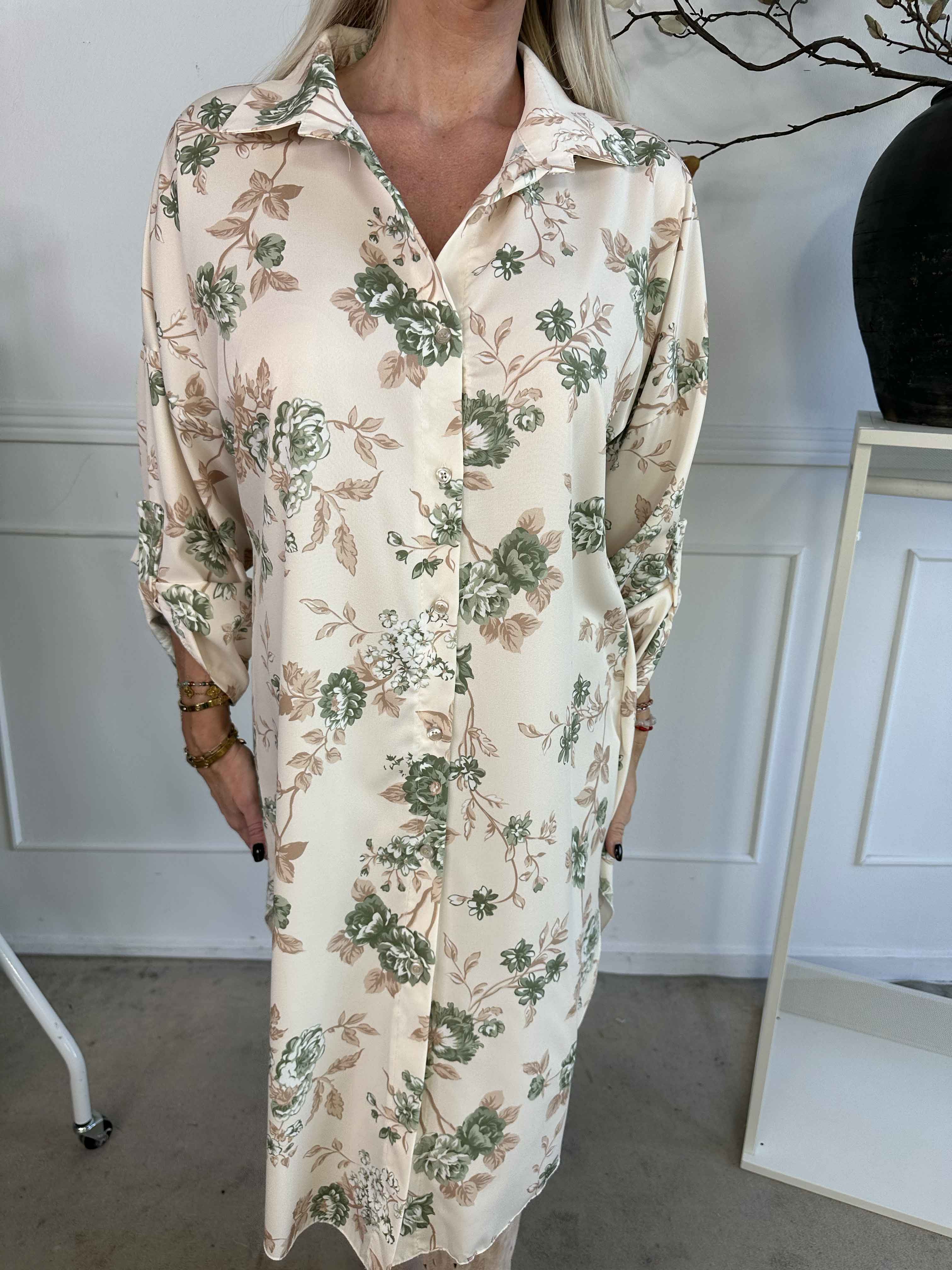 Jessica - Skjortklänning i viskosblandning med spetsrosor